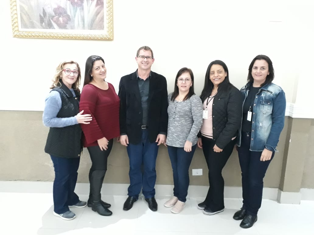 Chefia e Equipe do NRE de Laranjeiras do Sul participam de evento na Capital Paranaense