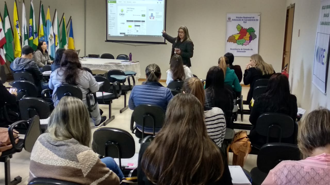 Prova Paraná Fluência - NRE de Laranjeiras do Sul realiza formação técnica