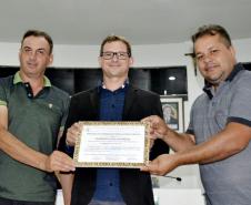 Medalha de Honraria Pedro Alzide Giraldi é concedida ao Chefe do NRE de Laranjeiras do Sul 