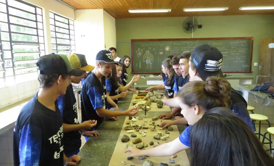 Química em prática no Colégio Estadual João Rysicz