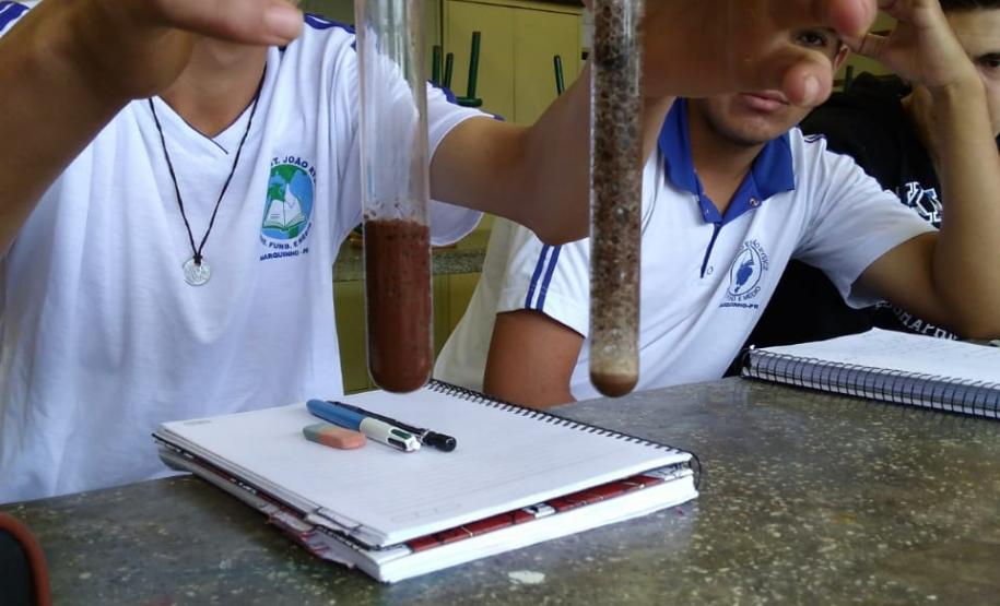 Química em prática no Colégio Estadual João Rysicz