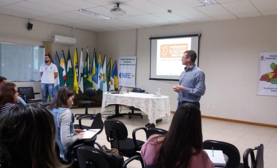 Com a parceria da UNIOESTE, Profissionais da Disciplina de Matemática recebem Capacitação Com a parceria da UNIOESTE, Profissionais da Disciplina de Matemática recebem Capacitação