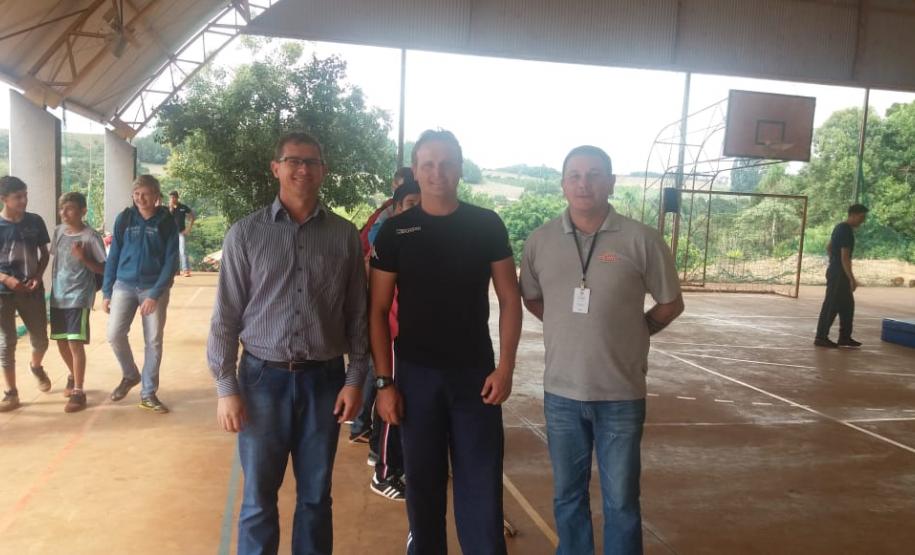 Festival de Atletismo movimenta o Colégio Estadual do Campo de Cavaco Festival de Atletismo movimenta o Colégio Estadual do Campo de Cavaco