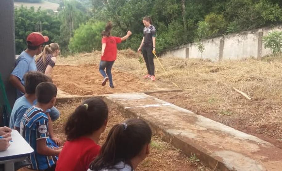 Festival de Atletismo movimenta o Colégio Estadual do Campo de Cavaco Festival de Atletismo movimenta o Colégio Estadual do Campo de Cavaco