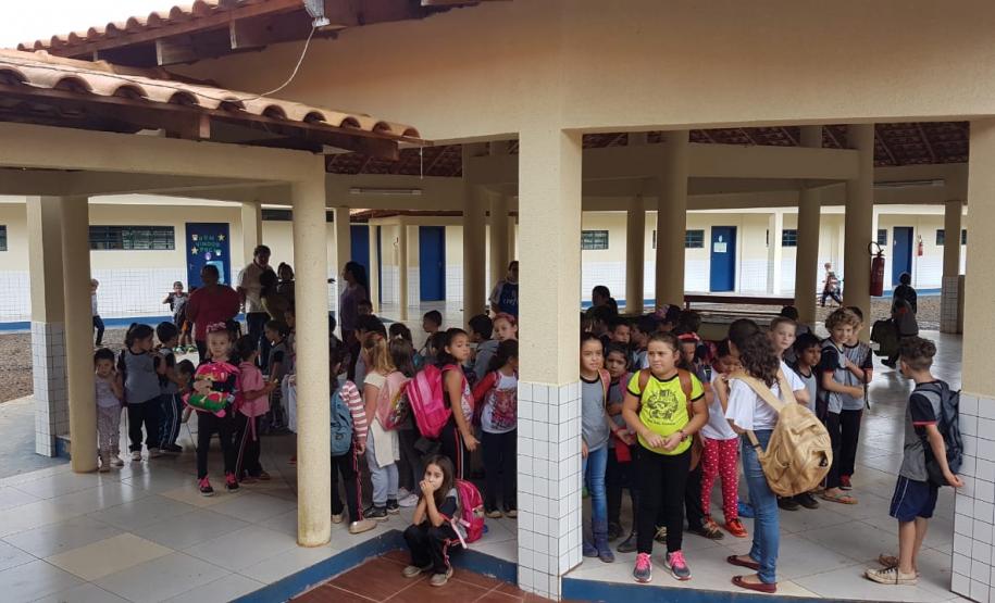 Chefe do NRE visita Escola Municipal de Cantagalo