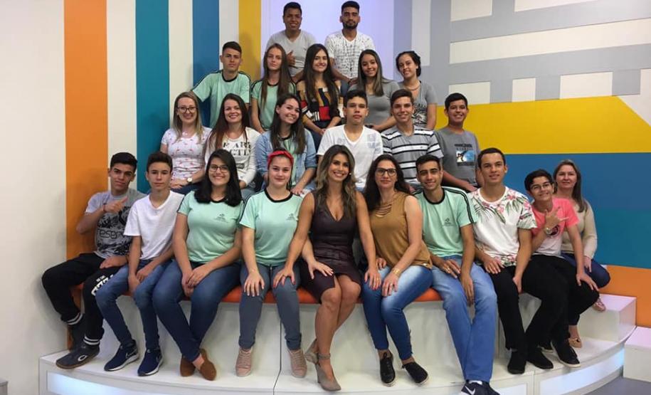 Estudantes do CEPEL visitam emissora de TV Estudantes do CEPEL visitam emissora de TV