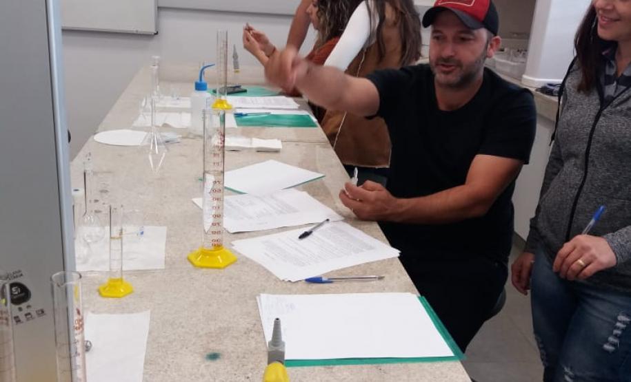 “Experimentação e Pesquisa”, é o tema da formação voltada aos professores de Química