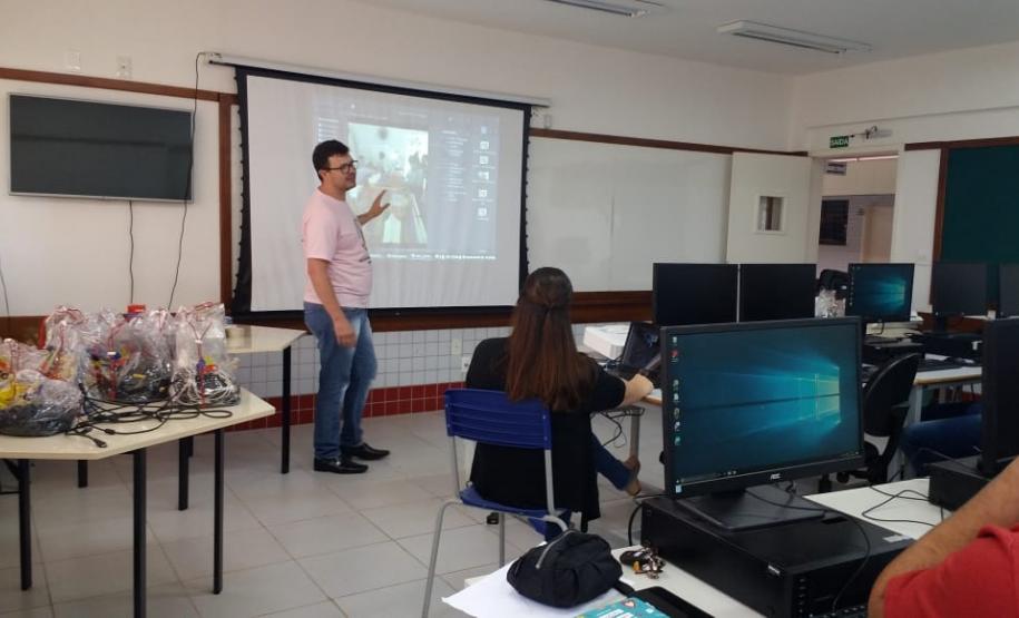 Como ensinar circuitos elétricos de uma maneira diferente?