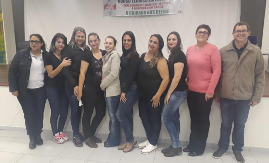 Alunos do Curso Técnico em Enfermagem do Centro de Educação Profissional Naiana Babaresco de Souza participam de semana de estudos