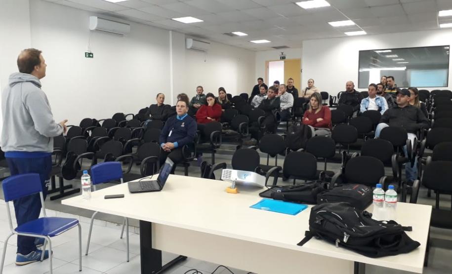 Professores de Educação Física participam de Oficina de Rugby