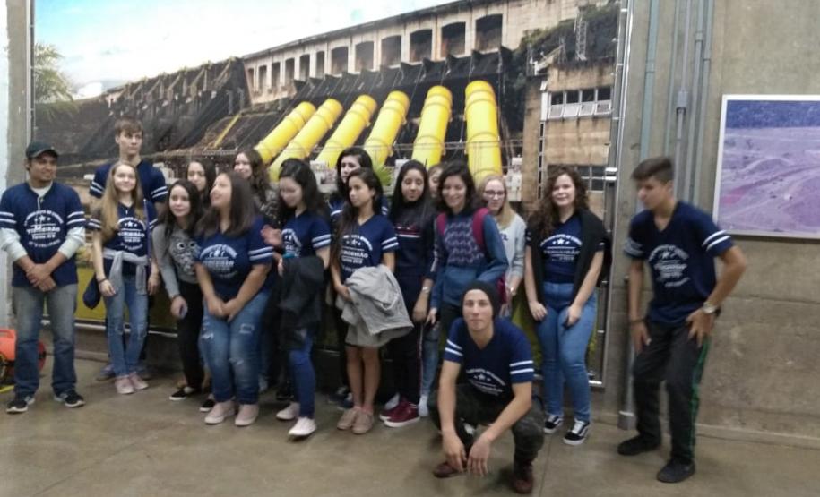 Colégio Estadual Álvaro Natel de Camargo de Espigão Alto do Iguaçu firma parcerias em prol de um ensino de qualidade