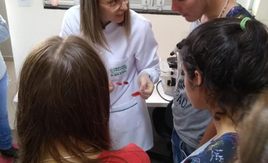 Qual seu tipo Sanguíneo? Foi com essa questão que a professora Valéria Santi iniciou sua aula