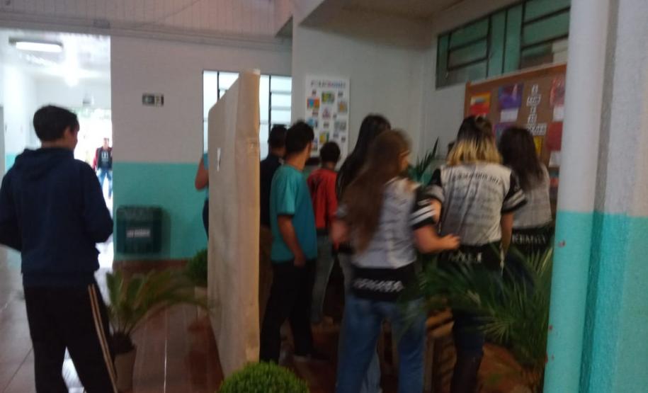 Colégio Estadual do Campo Joaquim Nasário Ribeiro, promove nesta semana a exposiçao da 
Releitura dos Penetráveis de Hélio Oiticica