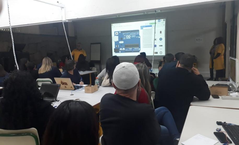 Grupo de profissionais do Núcleo Regional de Educação de Laranjeiras do Sul participam em Curitiba de Oficinas de Aprendizagem Criativa