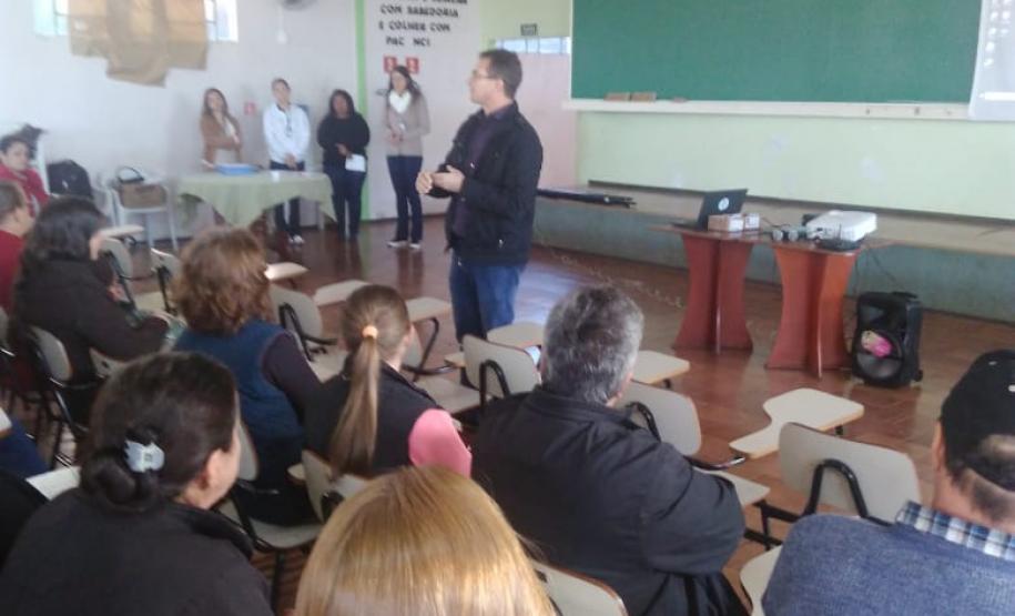 Núcleo Regional de Educação de Laranjeiras do Sul proporciona um dia de formação para os Agentes Educacionais I