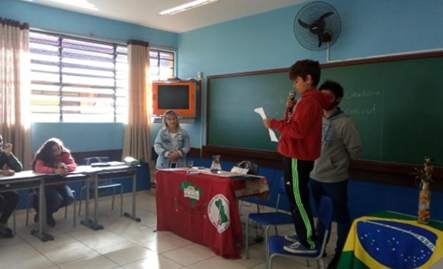 Acontece no Colégio Iraci Salete Curso de Comunicação e Oratória