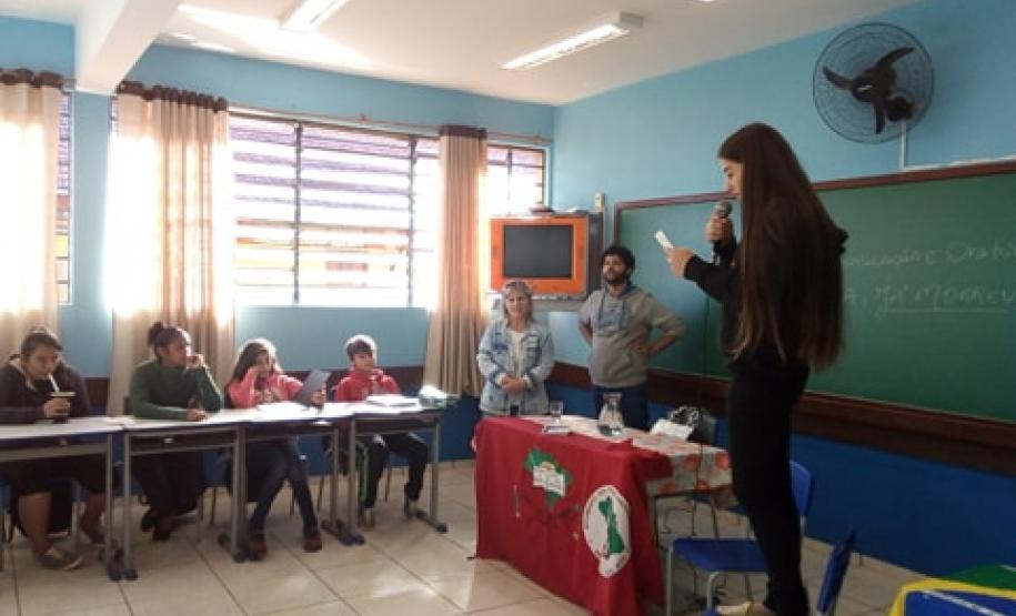 Acontece no Colégio Iraci Salete Curso de Comunicação e Oratória