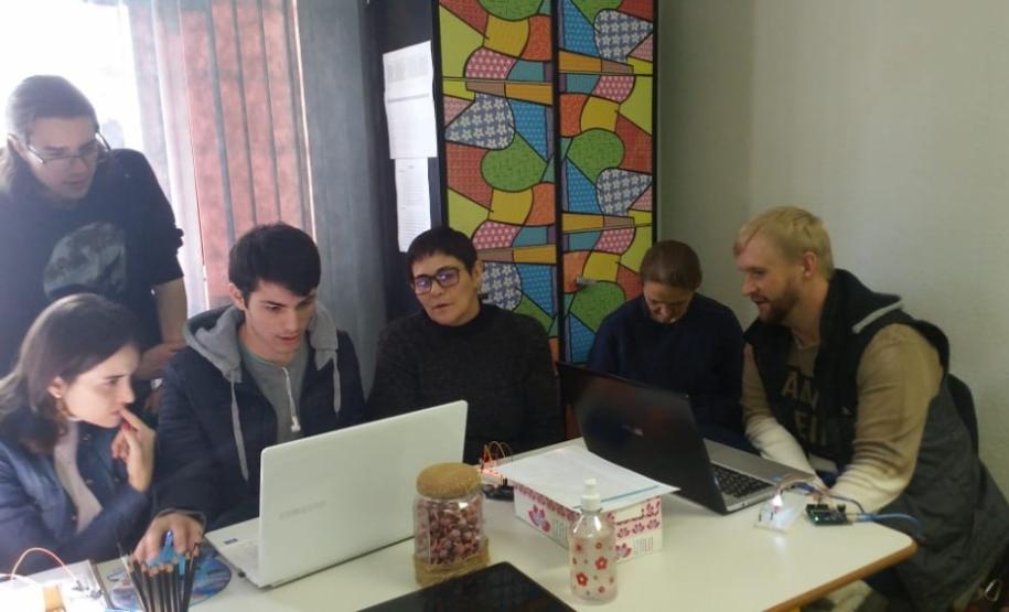 Professores do NRE de Laranjeiras do Sul realizam curso de Arduíno/Robótica em parceria com a UNICENTRO Professores do NRE de Laranjeiras do Sul realizam curso de Arduíno/Robótica em parceria com a UNICENTRO