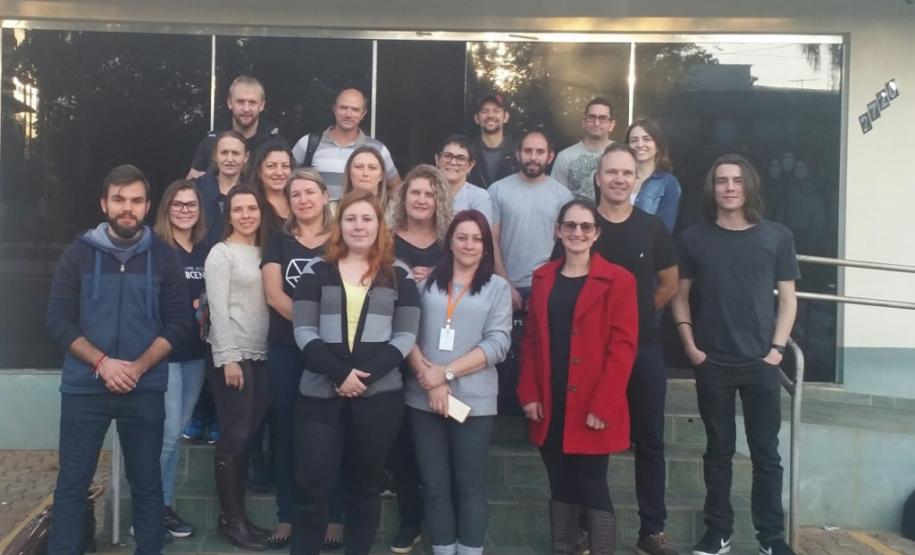 Professores do NRE de Laranjeiras do Sul realizam curso de Arduíno/Robótica em parceria com a UNICENTRO Professores do NRE de Laranjeiras do Sul realizam curso de Arduíno/Robótica em parceria com a UNICENTRO