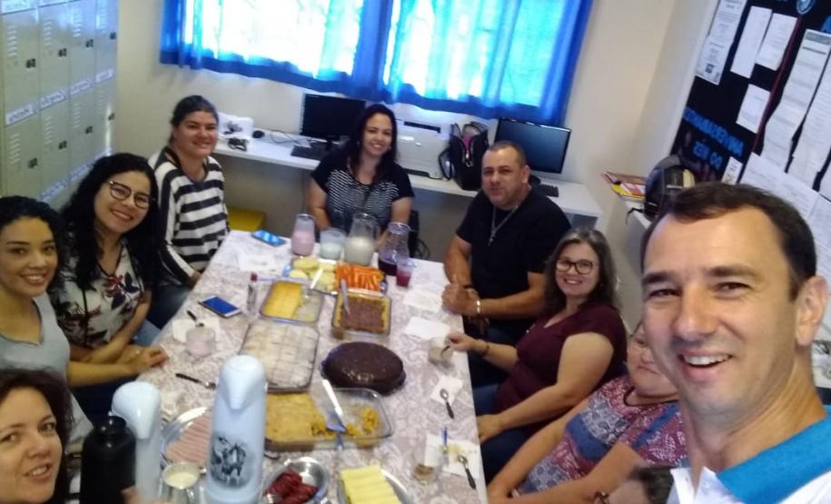 Homenagem ao dia do Professor movimenta Escolas do NRE de Laranjeiras do Sul