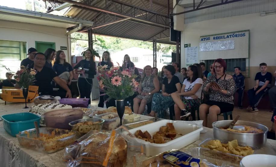 Homenagem ao dia do Professor movimenta Escolas do NRE de Laranjeiras do Sul