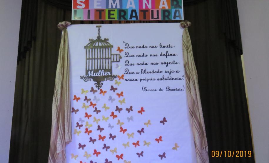 Colégio Laranjeiras realiza Feira Literária Colégio Laranjeiras realiza Feira Literária