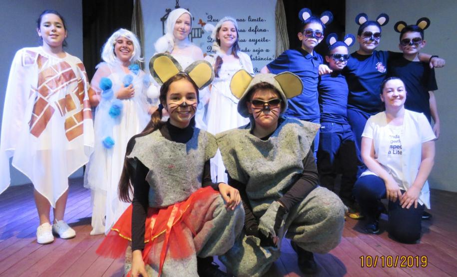 Colégio Laranjeiras realiza Feira Literária Colégio Laranjeiras realiza Feira Literária