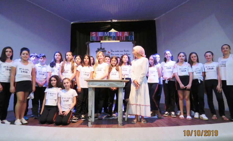 Colégio Laranjeiras realiza Feira Literária Colégio Laranjeiras realiza Feira Literária