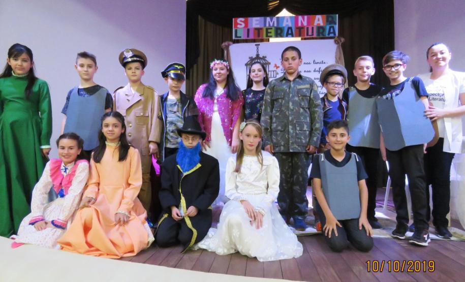 Colégio Laranjeiras realiza Feira Literária Colégio Laranjeiras realiza Feira Literária