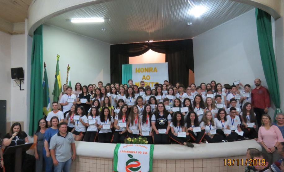 Colégio Laranjeiras homenageia destaques de 2019 Colégio Laranjeiras homenageia destaques de 2019