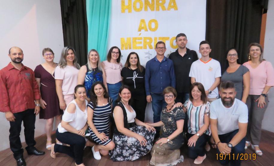 Colégio Laranjeiras homenageia destaques de 2019 Colégio Laranjeiras homenageia destaques de 2019