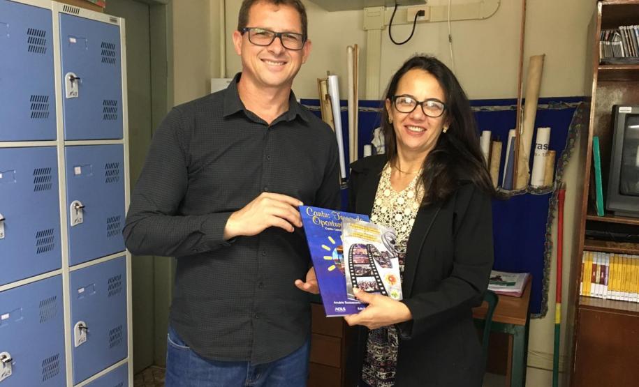 Colégios de Espigão Alto do Iguaçu recebem a visita do Chefe do Núcleo de Educação Colégios de Espigão Alto do Iguaçu recebem a visita do Chefe do Núcleo de Educação