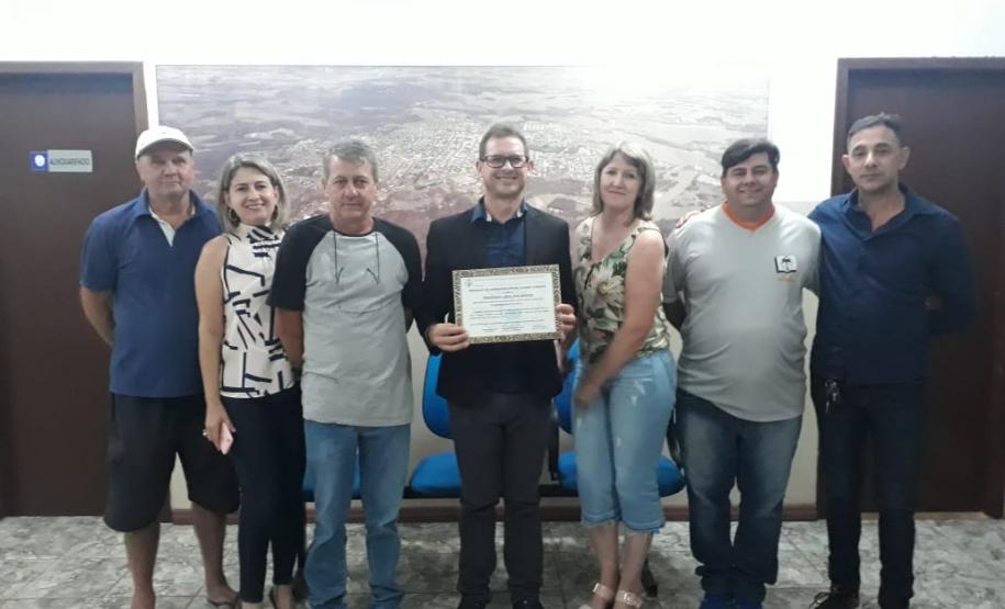 Medalha de Honraria Pedro Alzide Giraldi é concedida ao Chefe do NRE de Laranjeiras do Sul