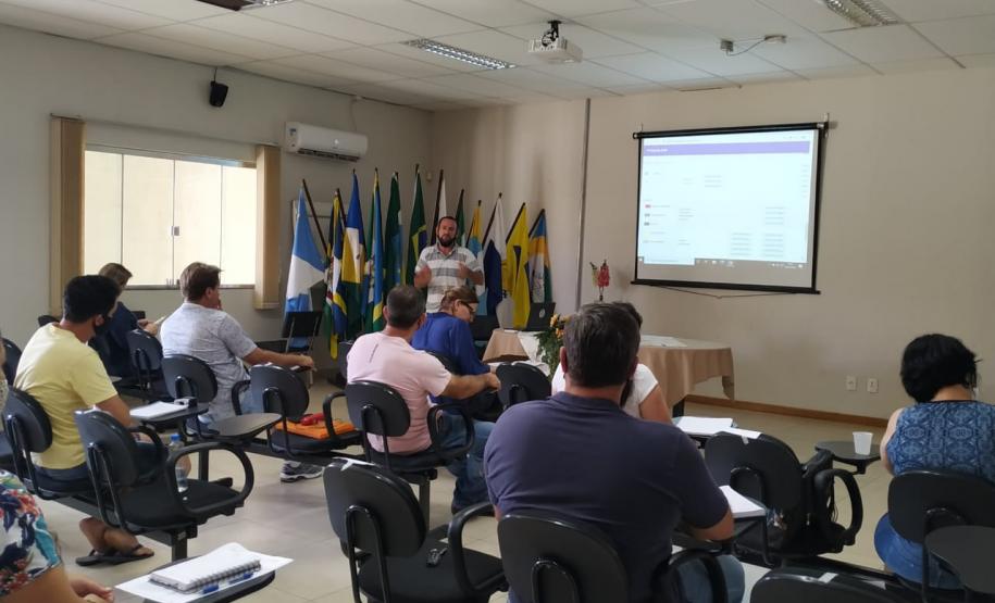 Calendário Escolar 2021 e demais assuntos pertinentes a Educação foram temas de Reuniões no NRE de Laranjeiras do Sul Calendário Escolar 2021 e demais assuntos pertinentes a Educação foram temas de Reuniões no NRE de Laranjeiras do Sul